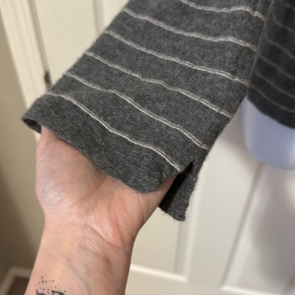 VINCE Cashmere Sweater - Picture 4 of 8